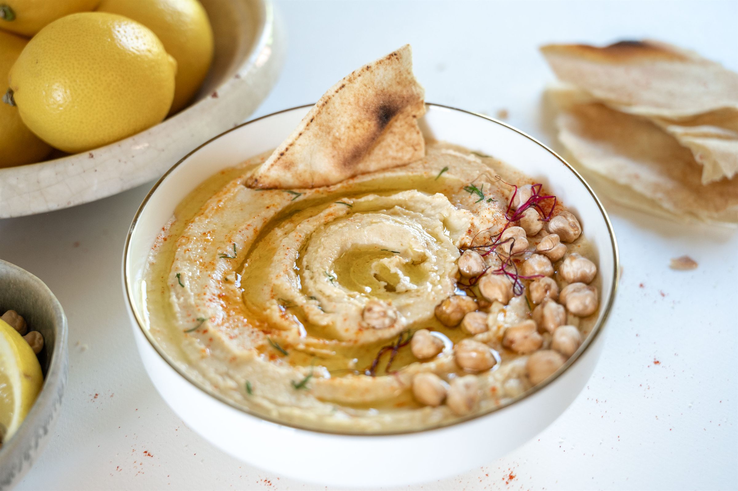 fehab Hummus mit Zitronen, Kichererbsen und Fladenbrot